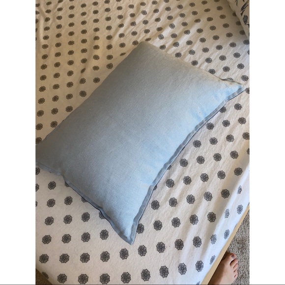 2 throw pillows - Picture 3 of 5